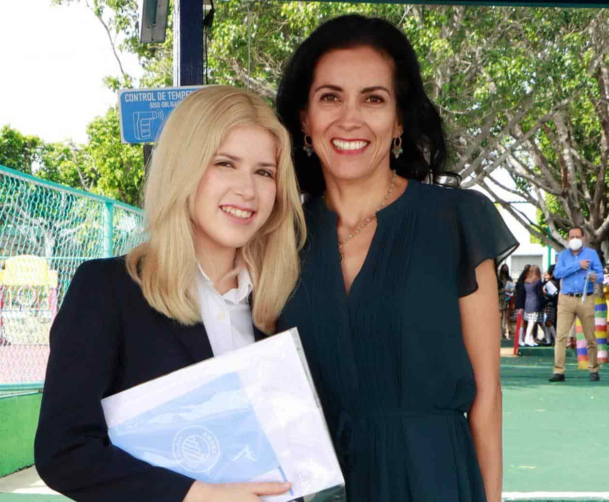 Mariana con su mama´