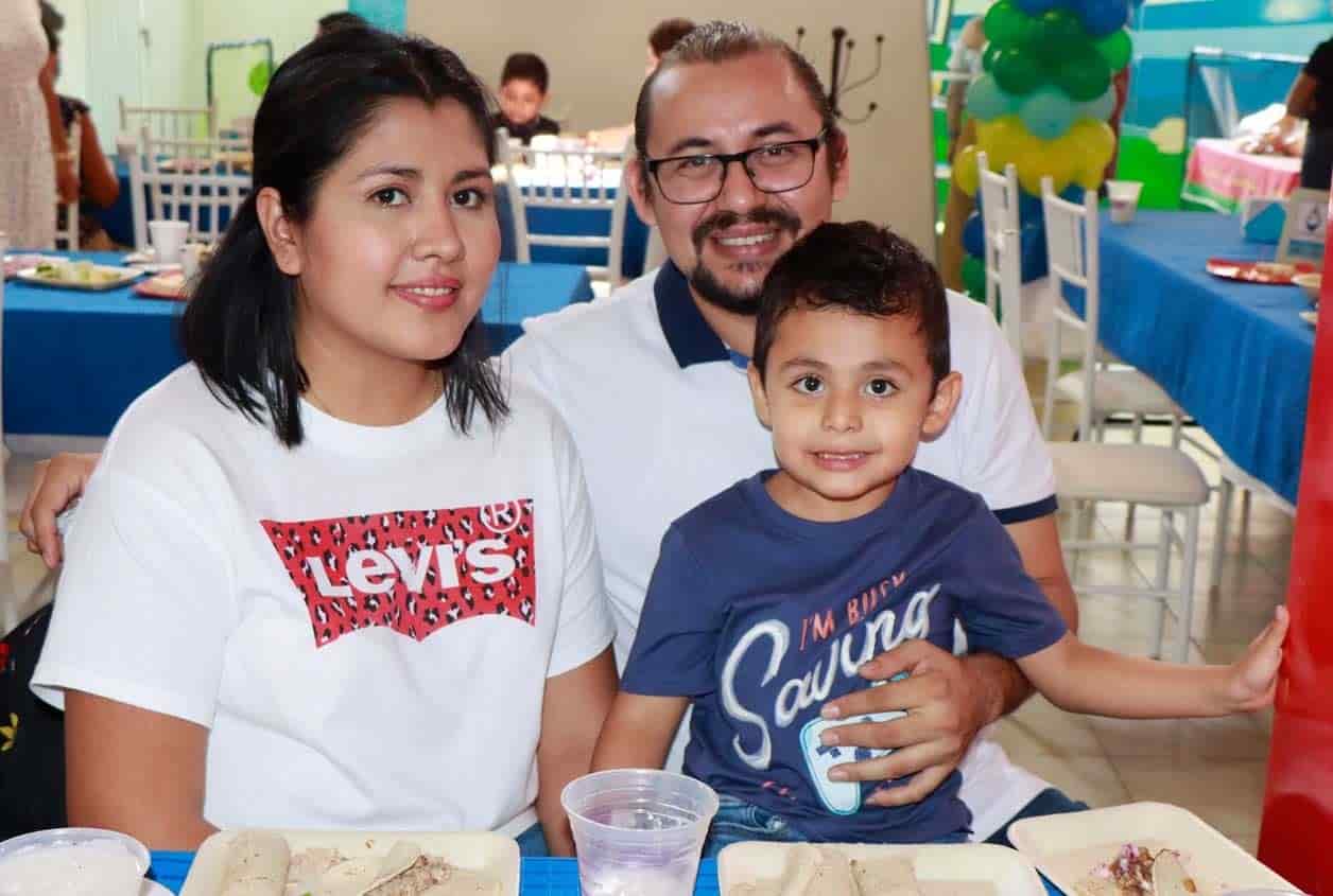 Estefanie, Santiago y Ce´sar