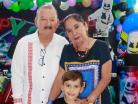 Gael con sus abuelitos