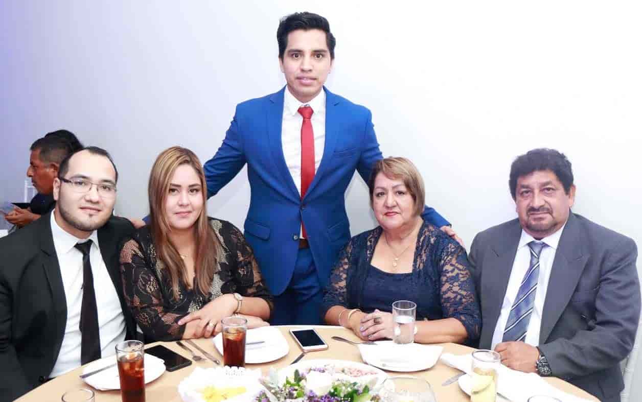 Néstor con Rigoberto, Montse, Maribel y Marco