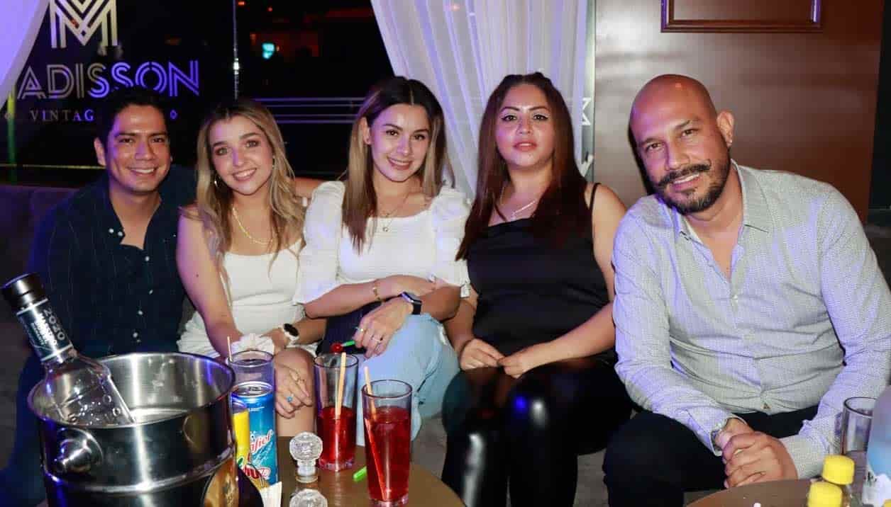 Mauricio, Vale, Ana, Guadalupe y Ricardo