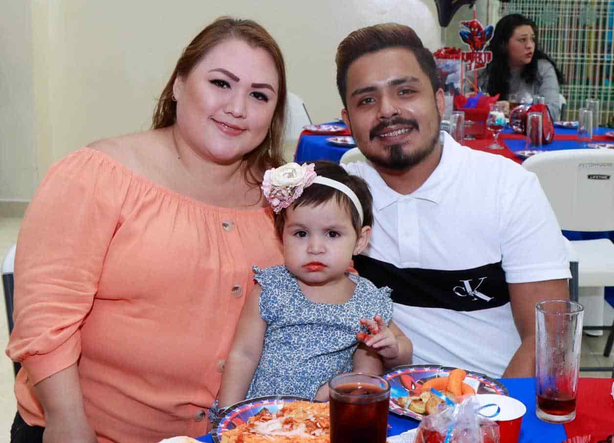 Karla, Carolina y Sergio