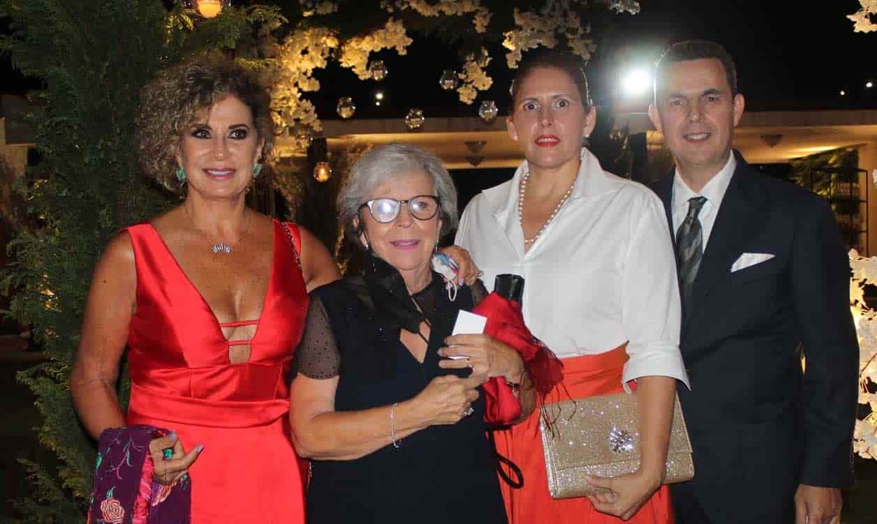 Felices de estar presentes