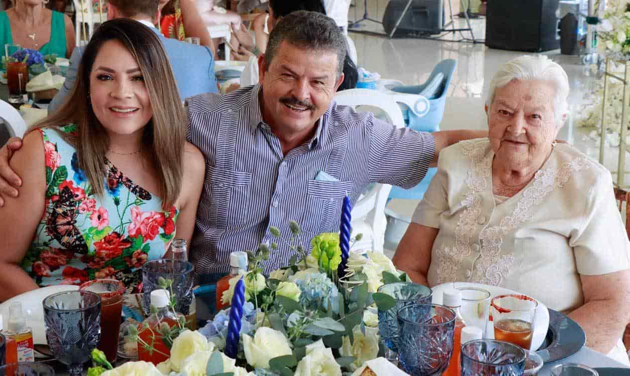 Cati, Jorge y Mari´a Elena