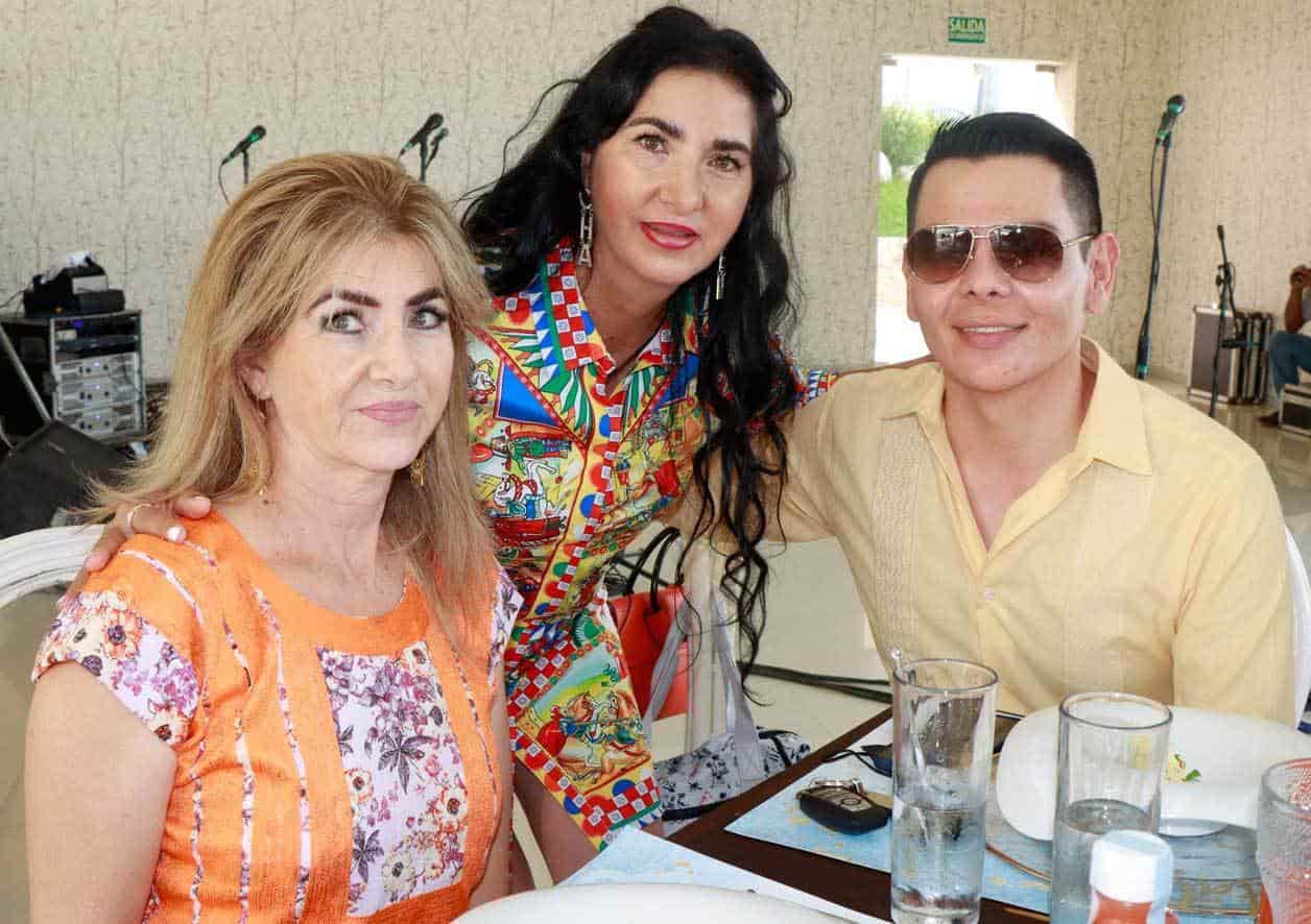 Martha, Sandra y Alejandro