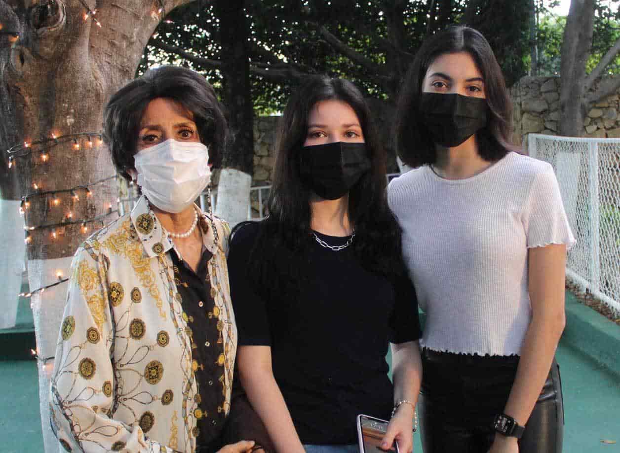 En compañía de su abuelita