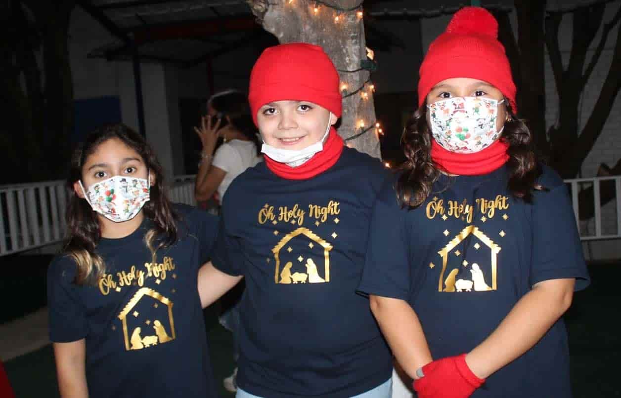 Sabrina y Elisa acompañadas de su amigo