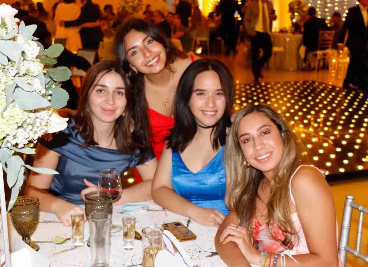 Cristina, Mari´a Mo´nica, Laura e Isabella