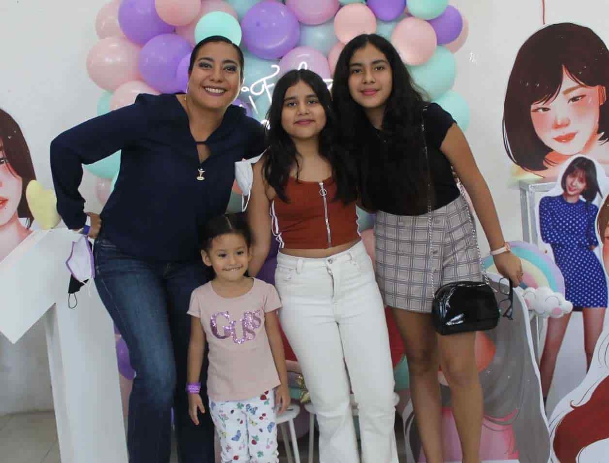 Regina, Valentina, Alexa y Fer