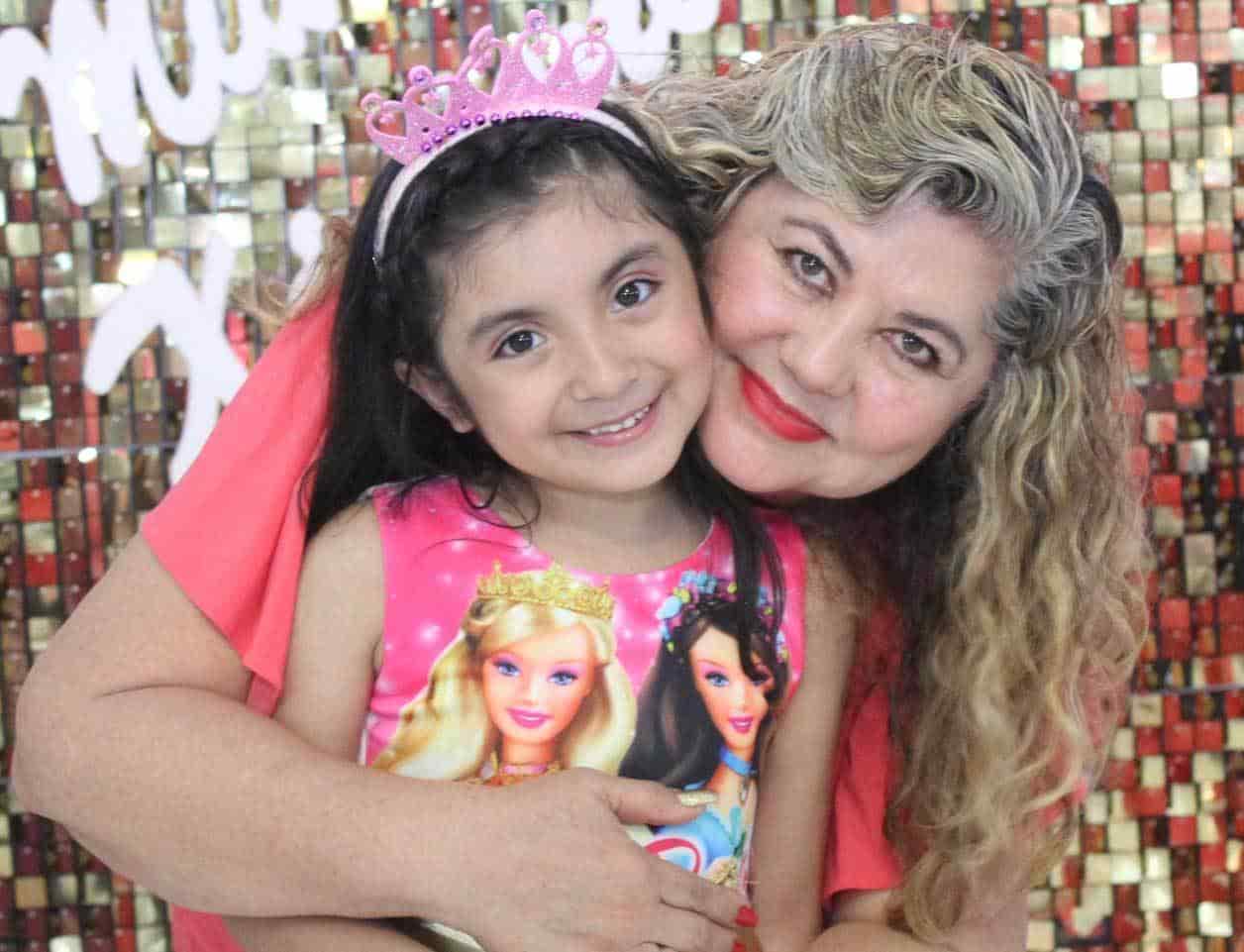 Alexa con su abuelita
