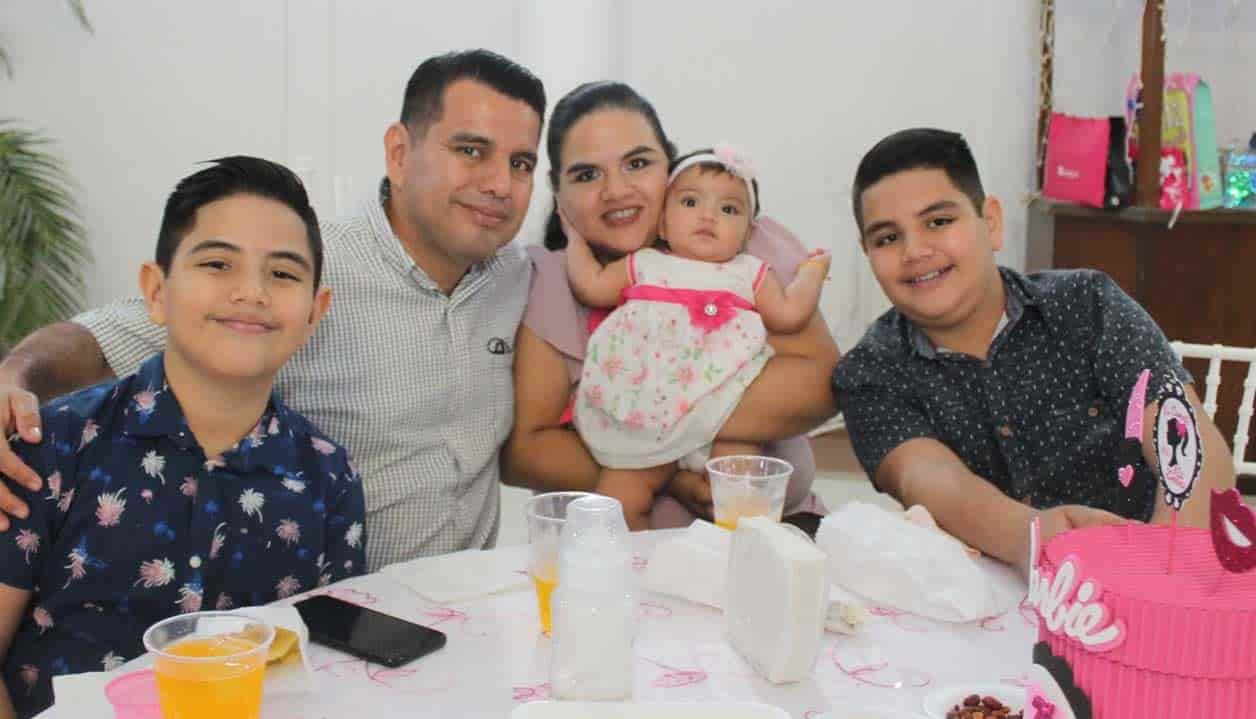 Leo, Paulina, Alejandro y sus papa´s