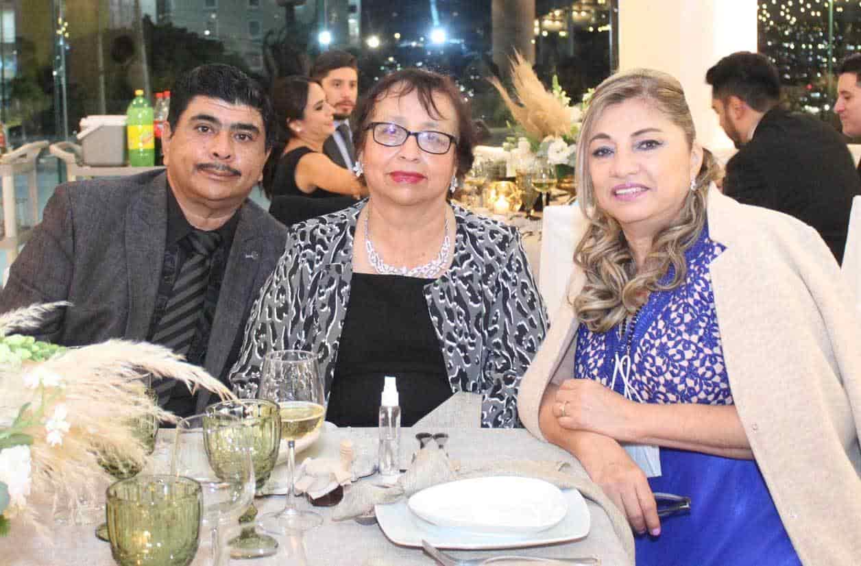 Jose´ Francisco, Flor de Mari´a y Silvia