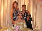 Con su mama´ y su abuelita
