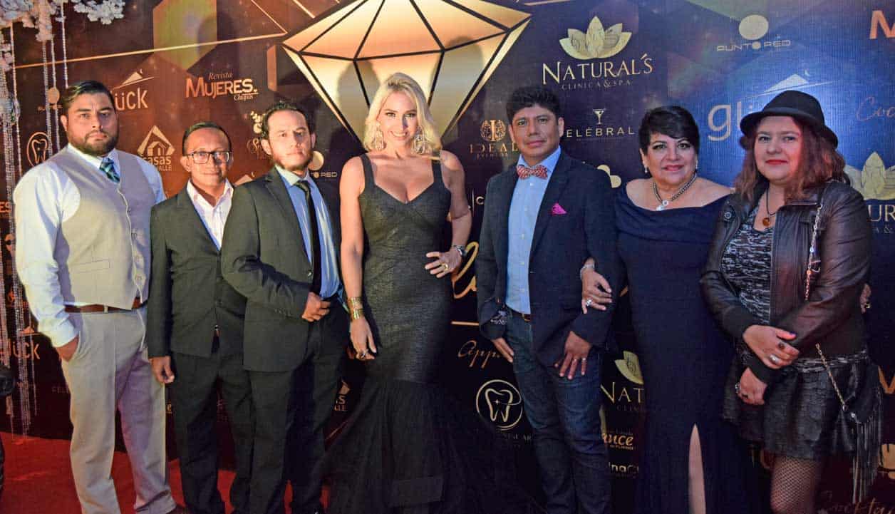 Rebeca con grandes artesanos