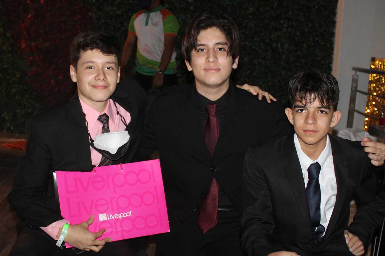 Leo, Juan Pablo y Pedro
