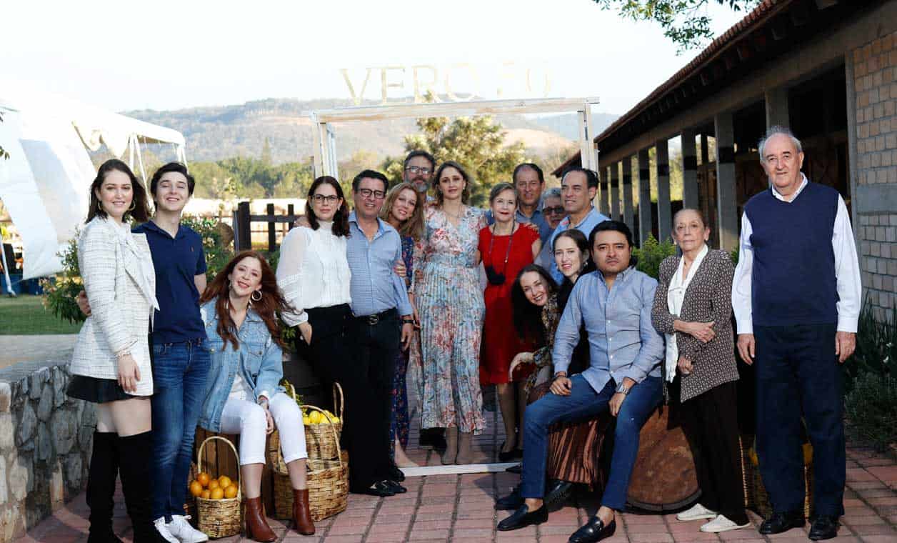 Acompan~aron a la festejada