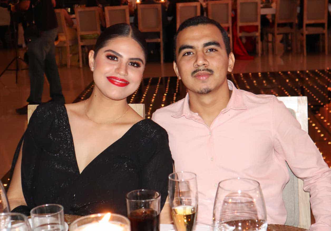 Con la mejor compan~i´a