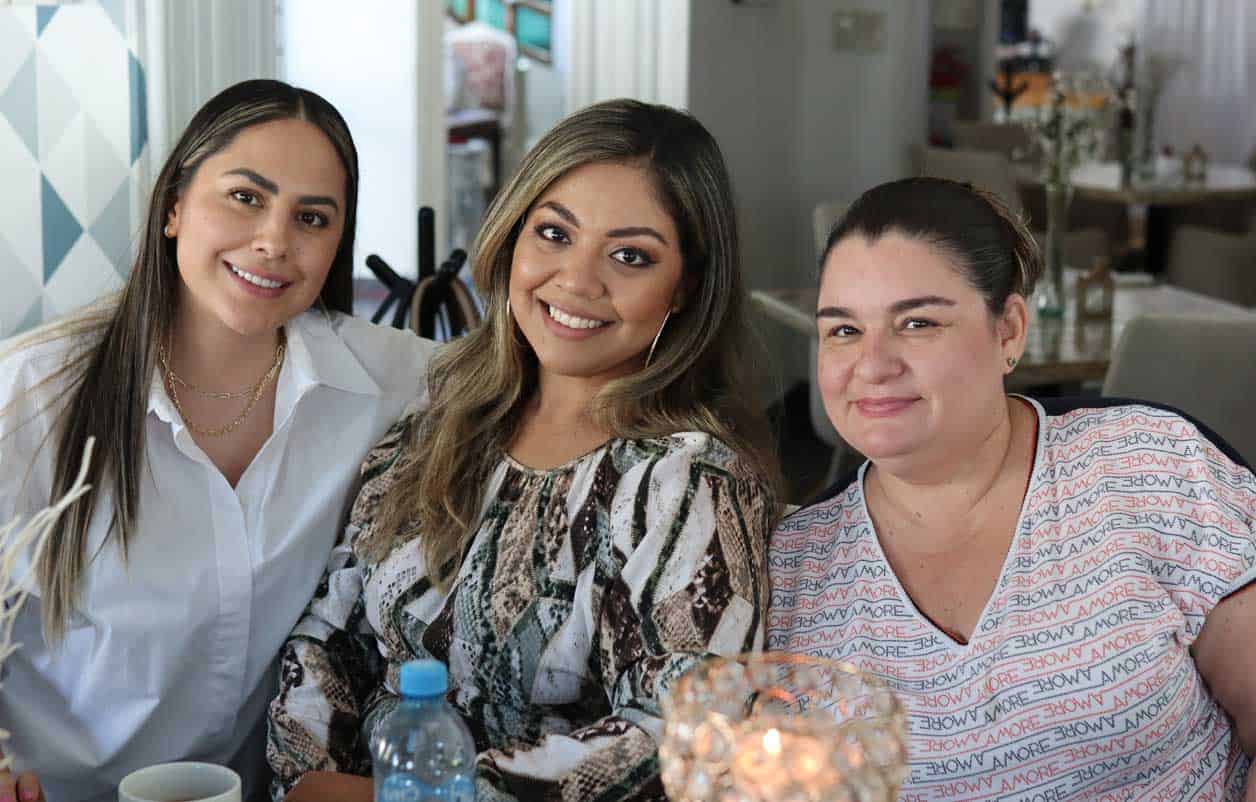 Nora, Estefany e Isabel