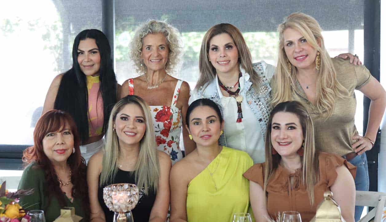 Acompan~aron a la festejada