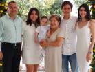 En compan~i´a de sus abuelitos maternos y sus tíos