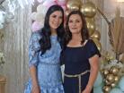 En compan~i´a de su mama´