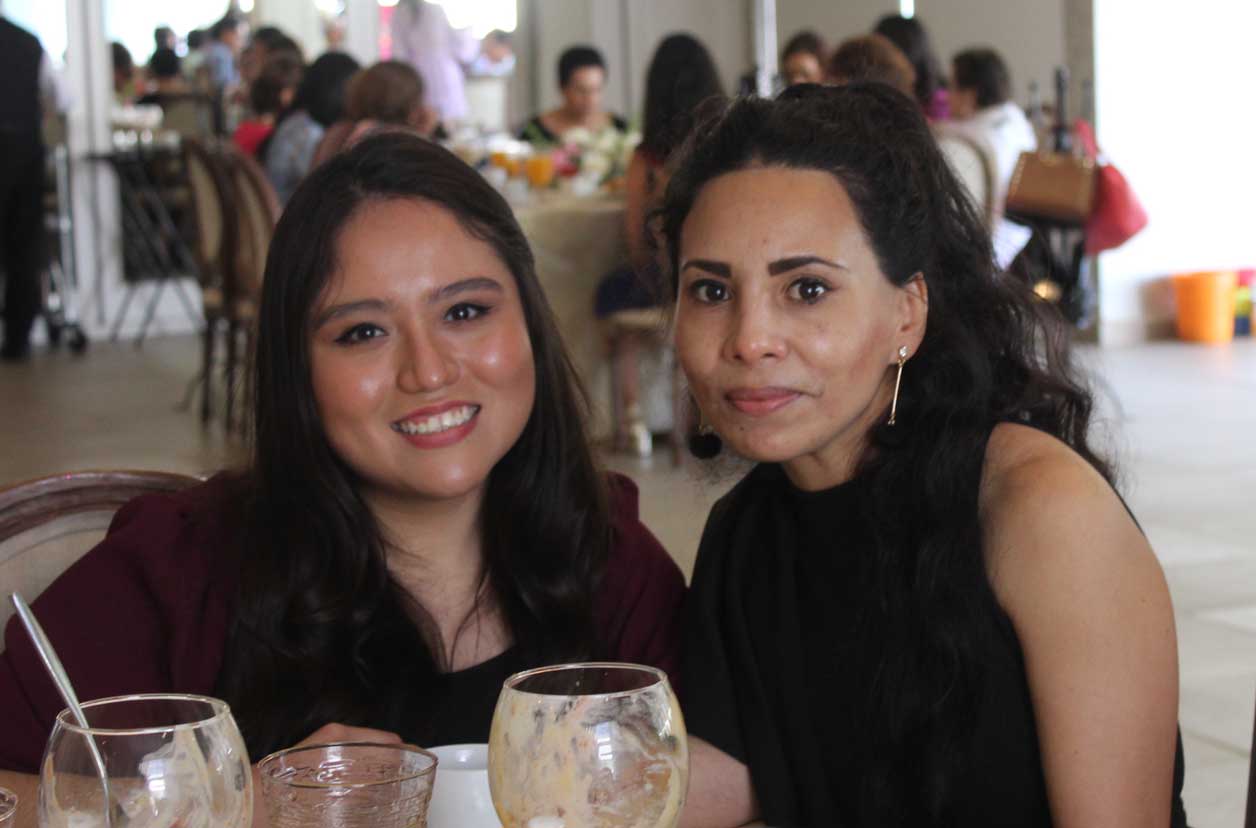 Adriana y Mo´nica