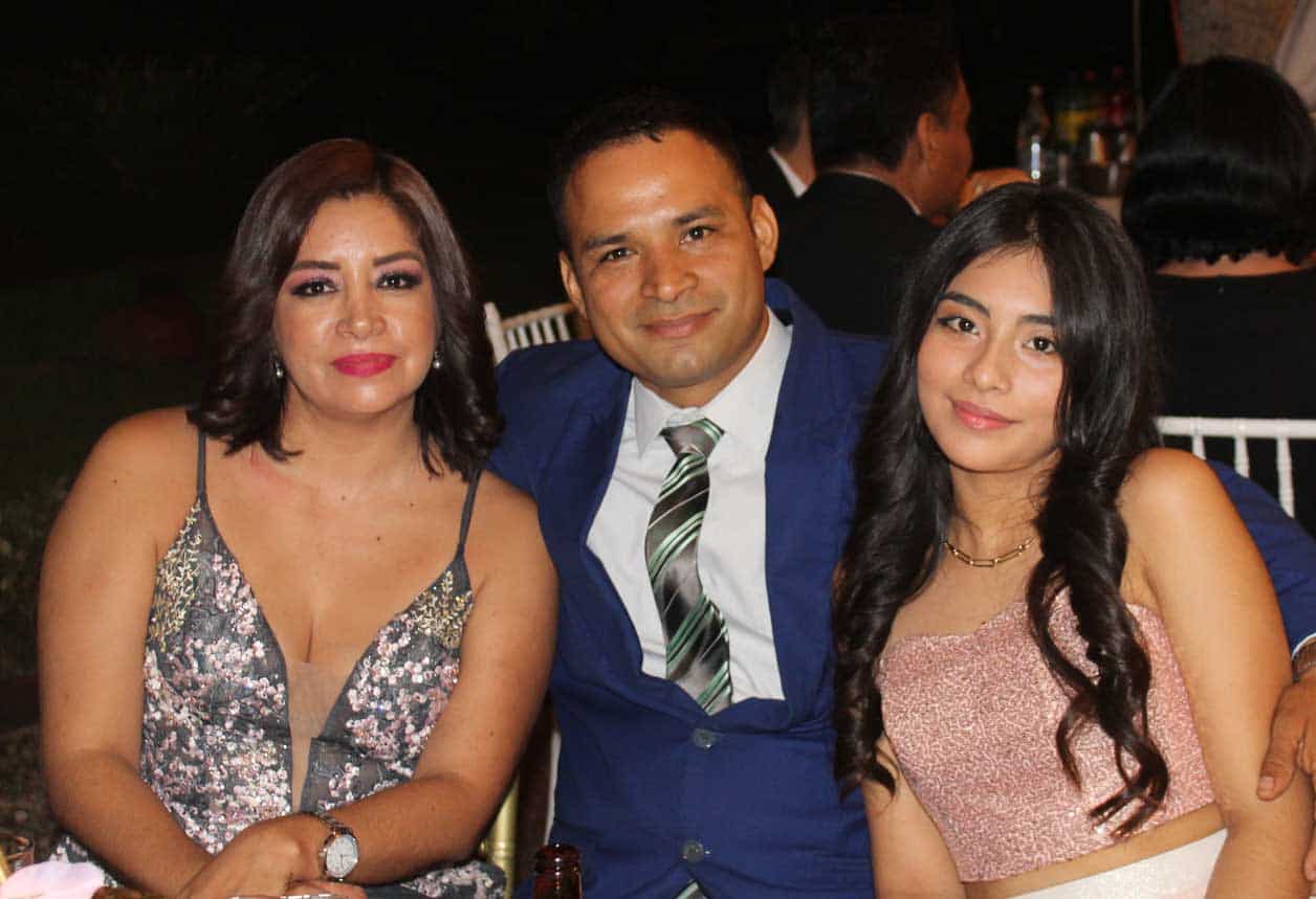 Ivonne, Ricardo y Sofi´a