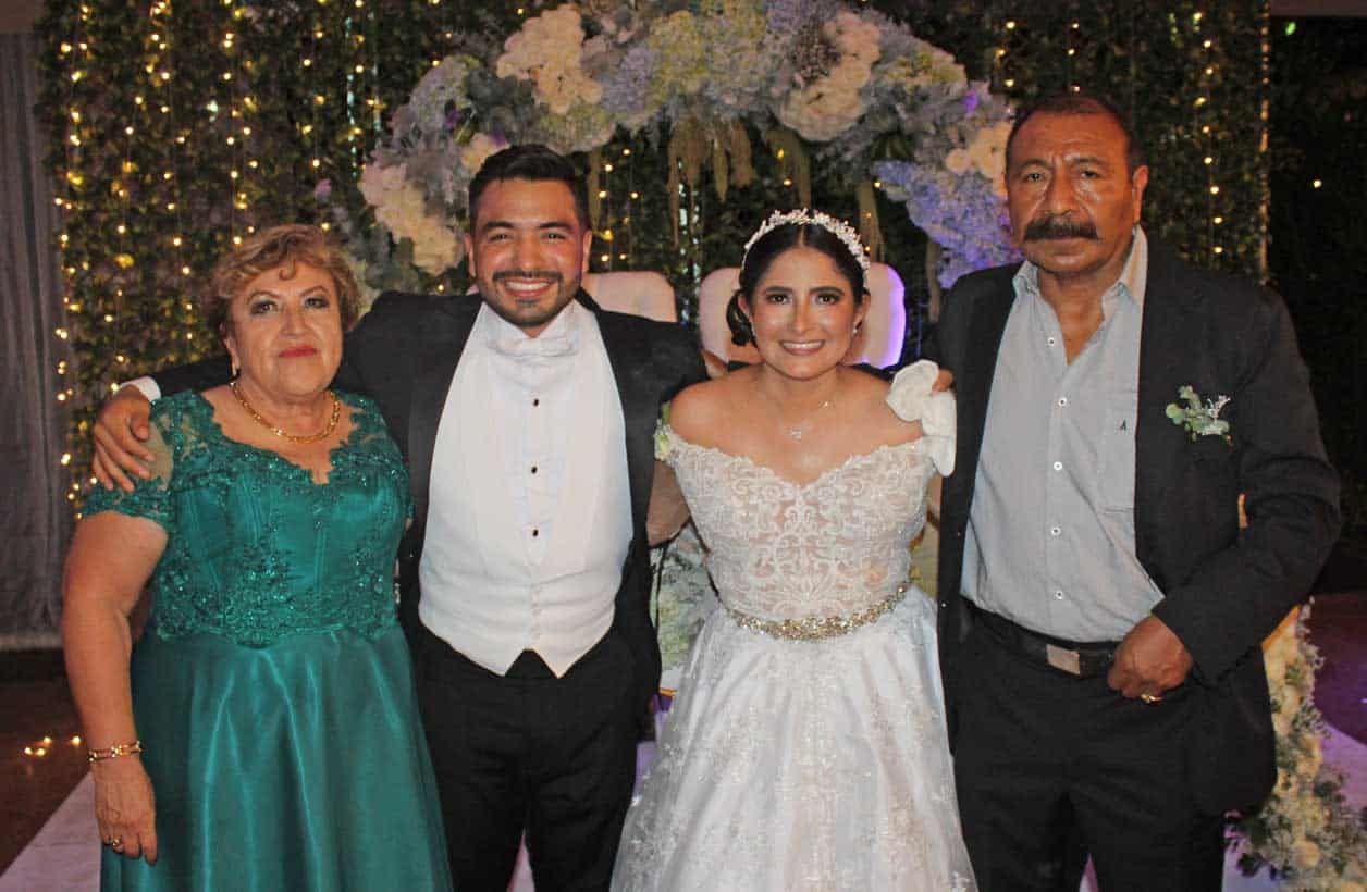 Con los papa´s del novio, Marilu´ y Ricardo