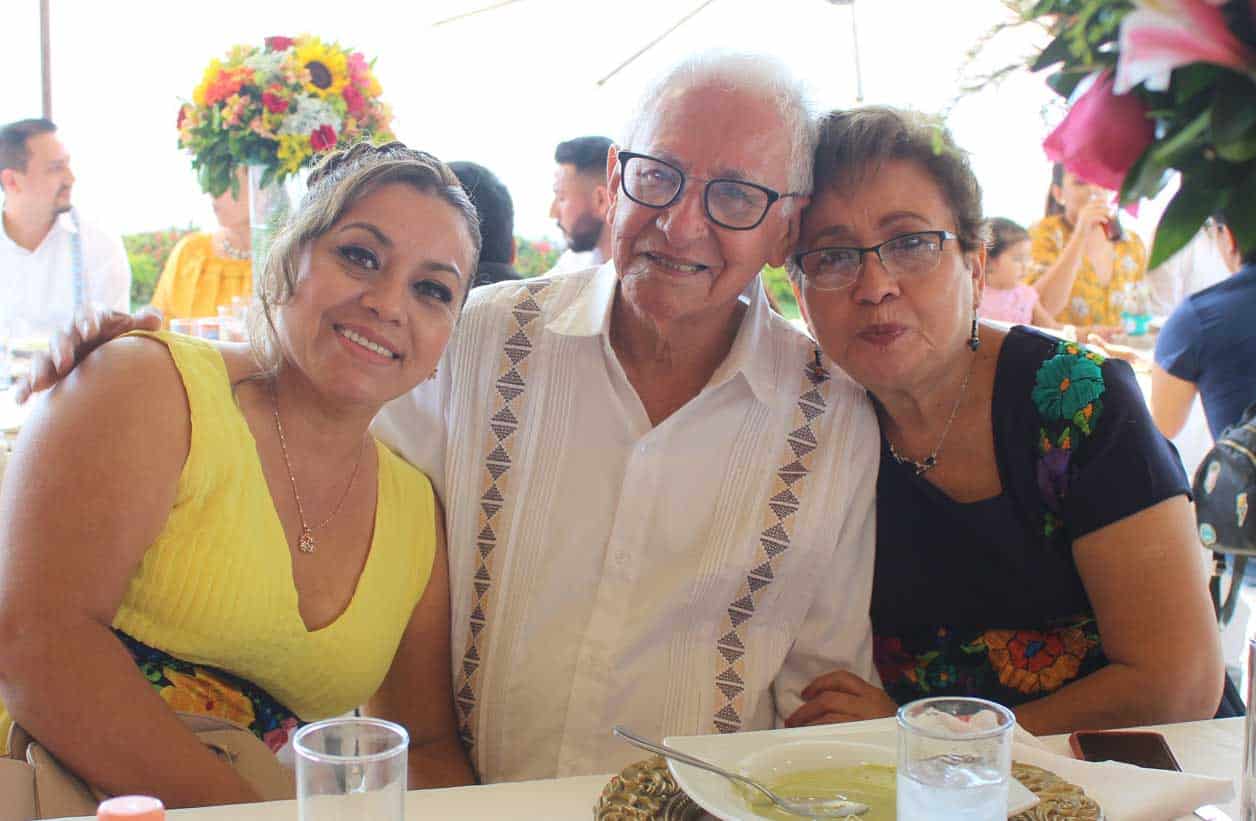 Adriana, Ricardo y Rosalva