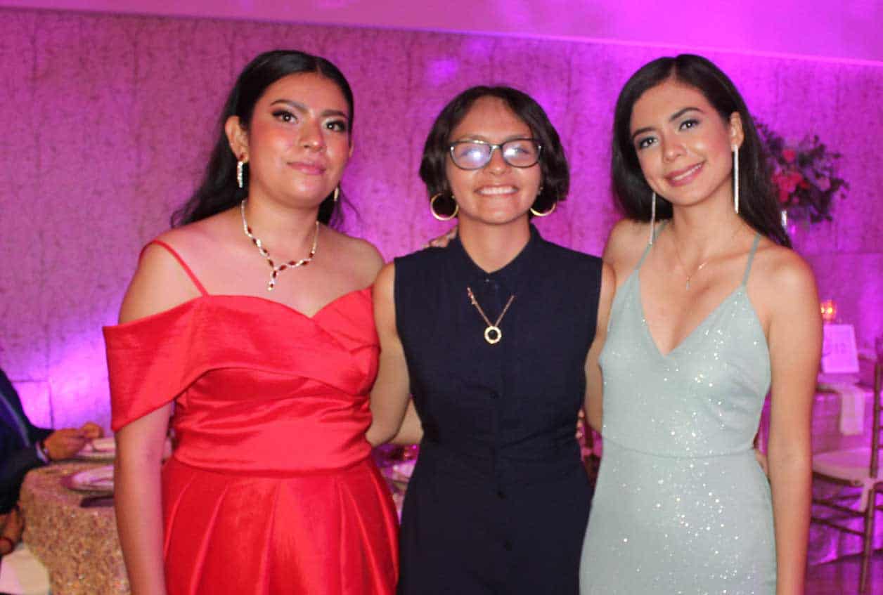 Paola, Iris y Mari´a Guadalupe
