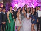 En compan~i´a de sus amigos