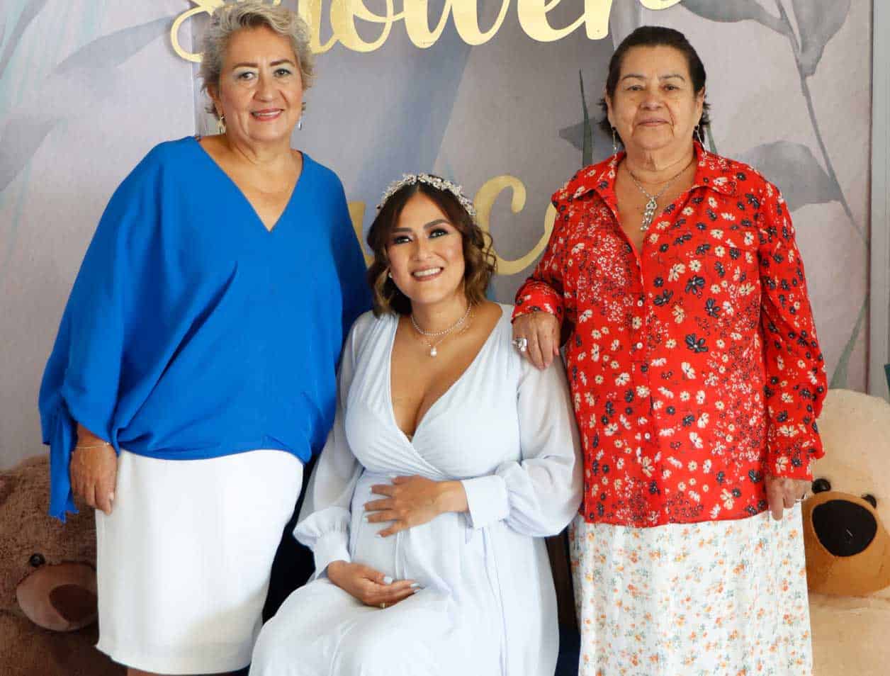 Con su mama´ y su suegra