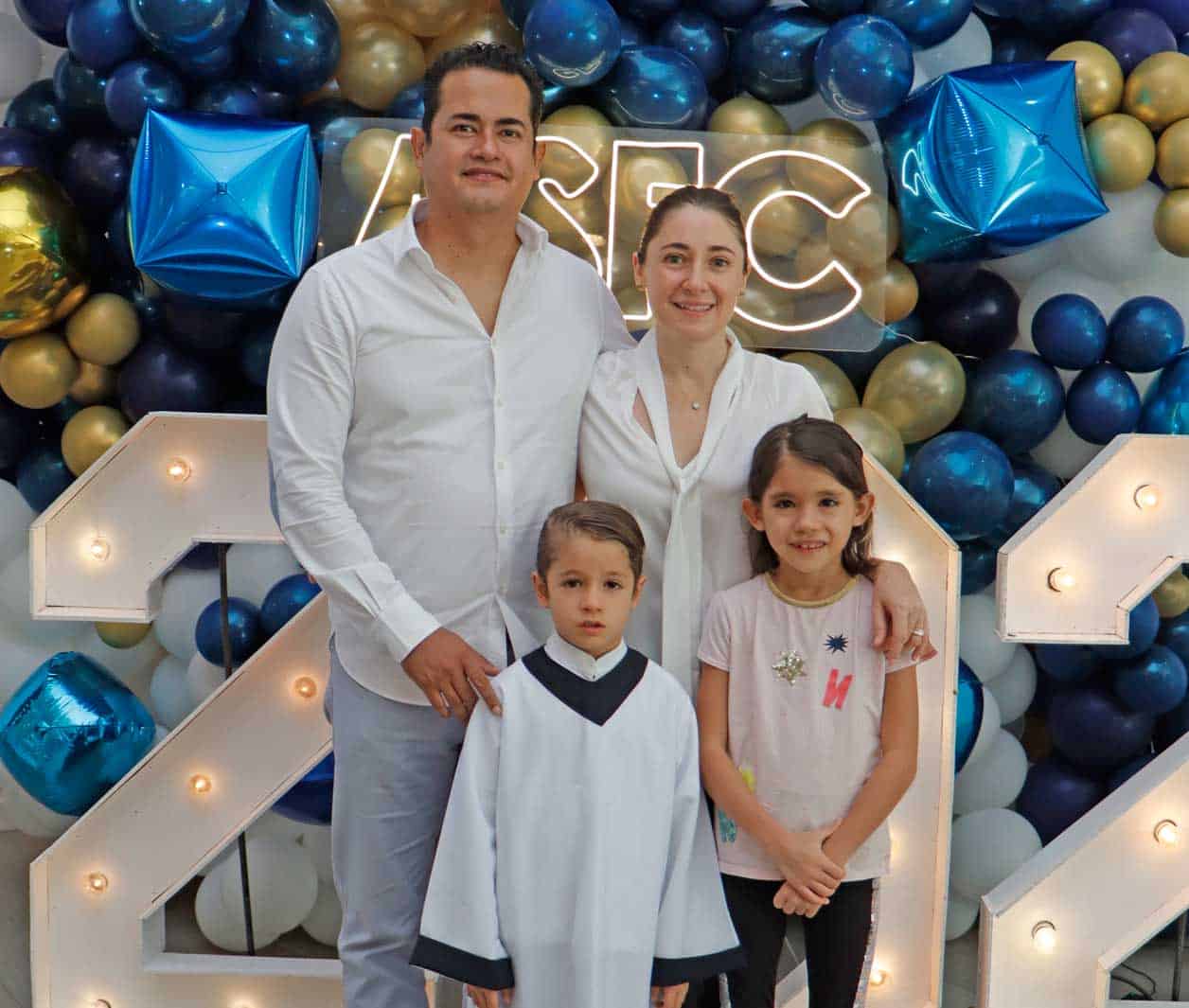 Cassiel con su familia