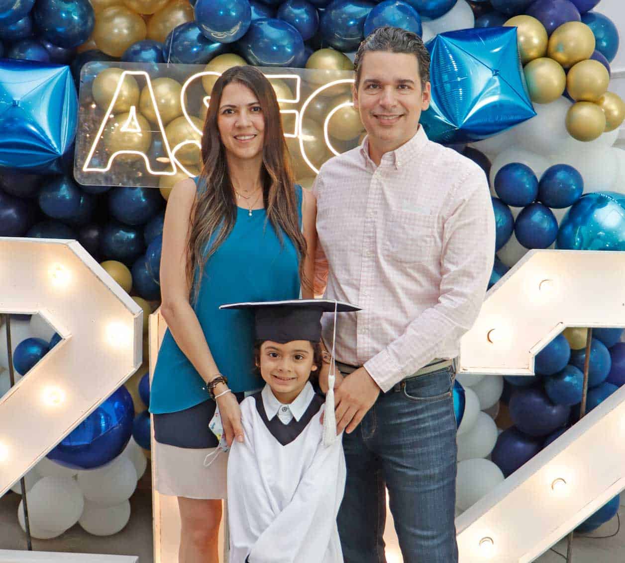 Gael con sus papa´s
