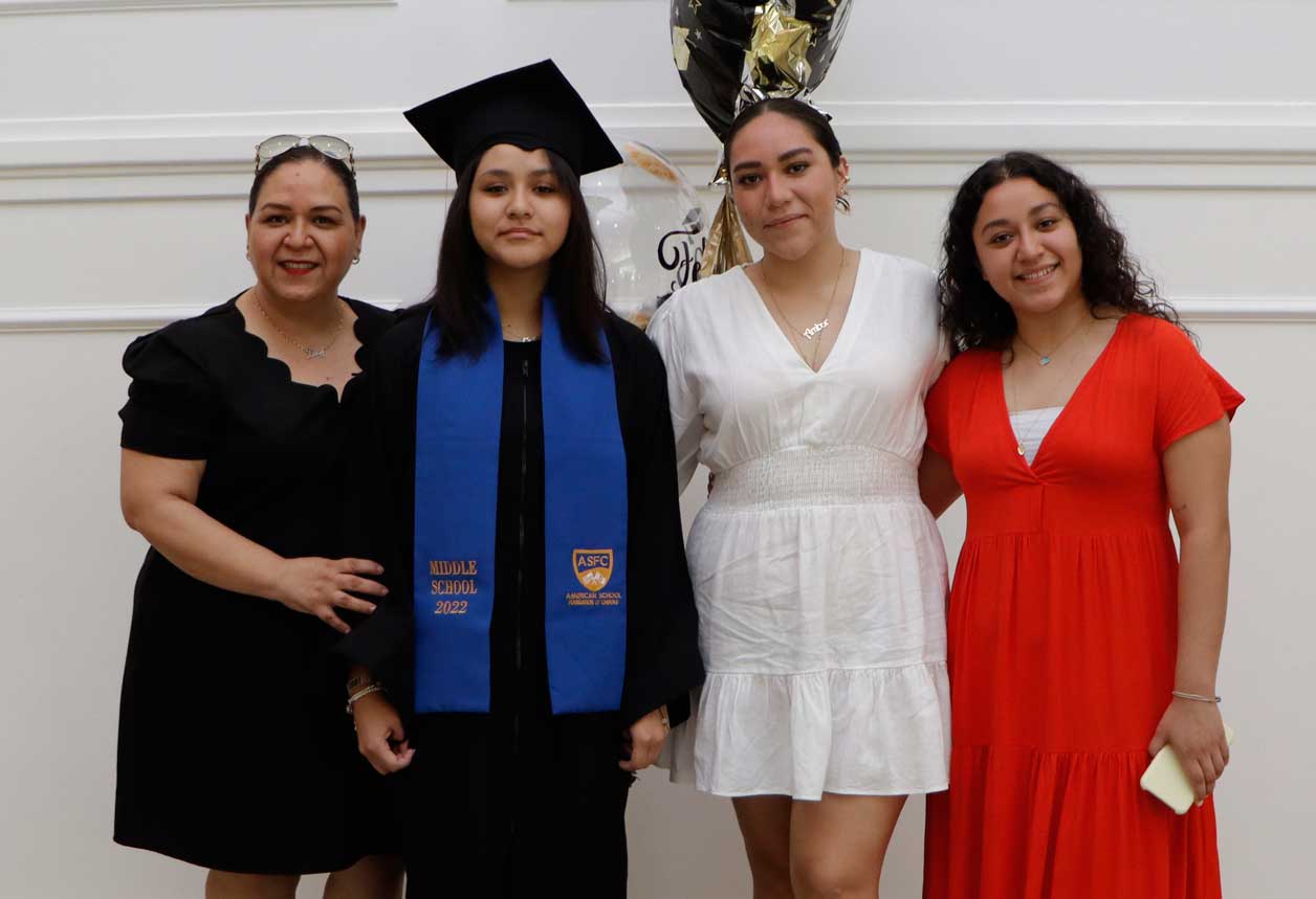 Camila con su familia