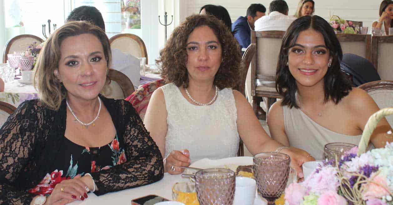 Ximena, Gina y Ale