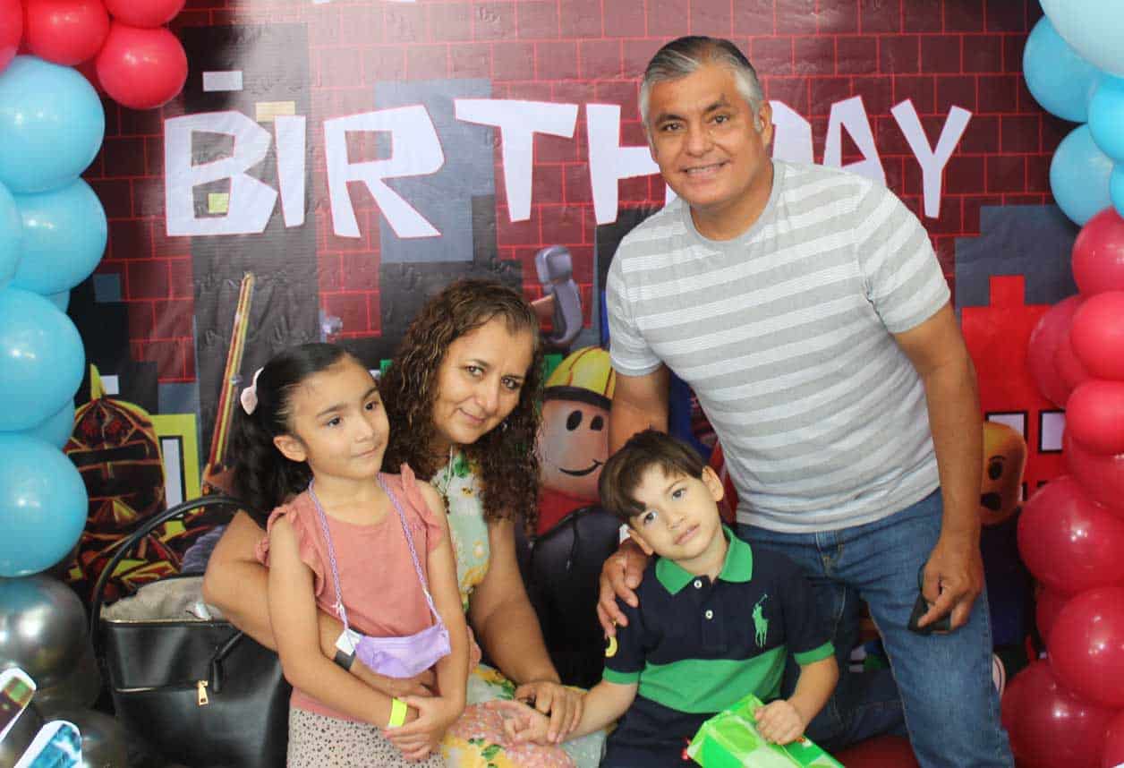 Amelia, Arely, Óscar y Sergio