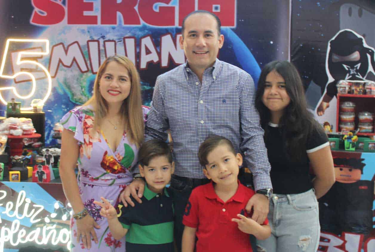 Brenda, Sergio, Alexa, Gael y Sergio