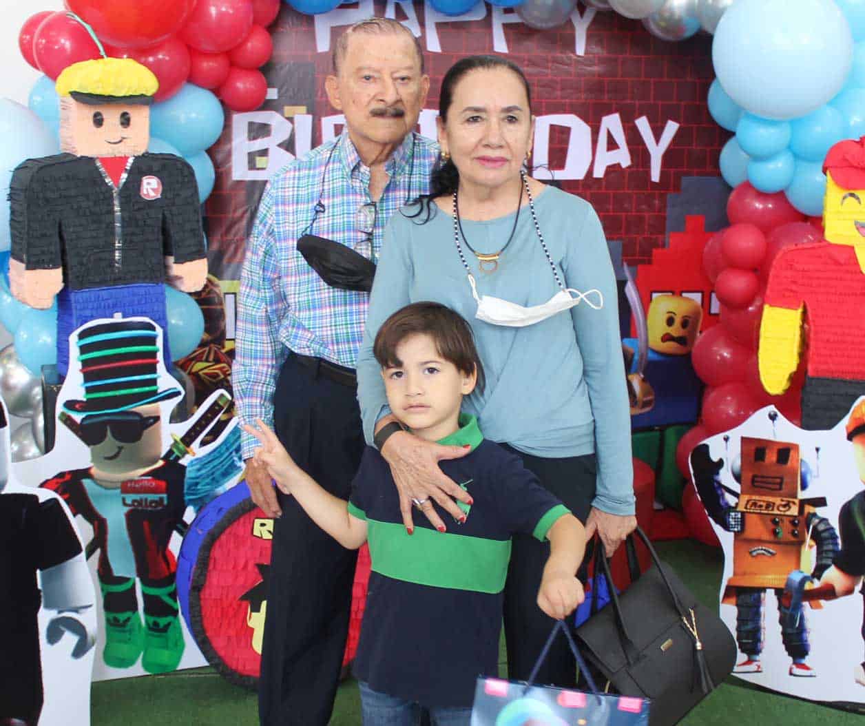 En compan~i´a de sus abuelitos