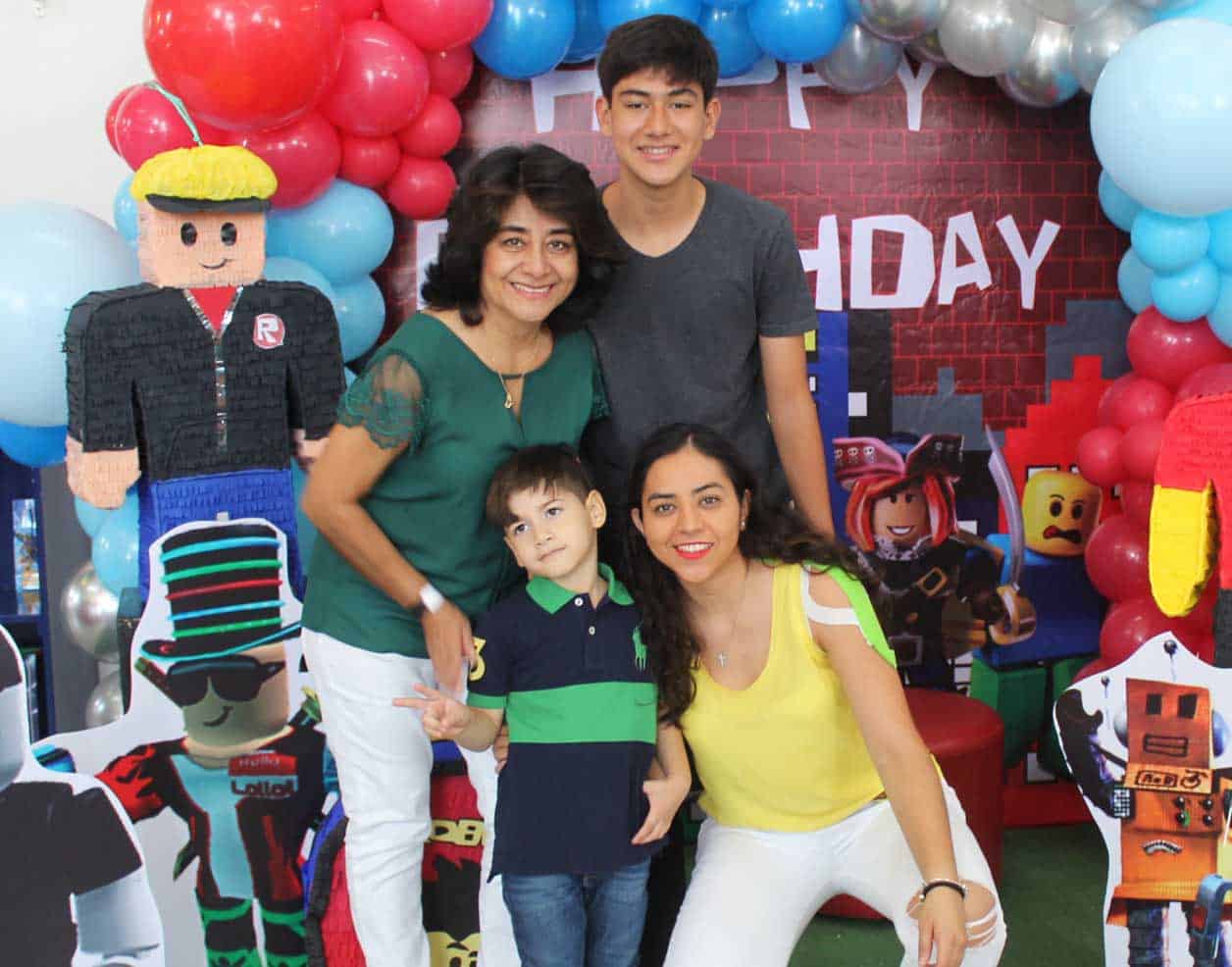 No dudaron en consentir al cumplean~ero