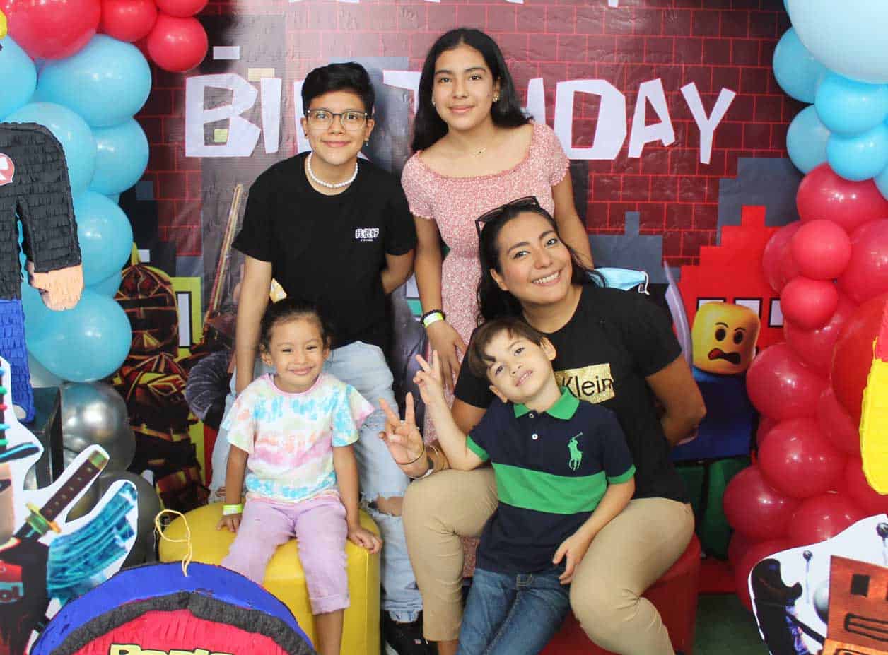 Valentina, Valeria, Fernanda, Cristina y Sergio