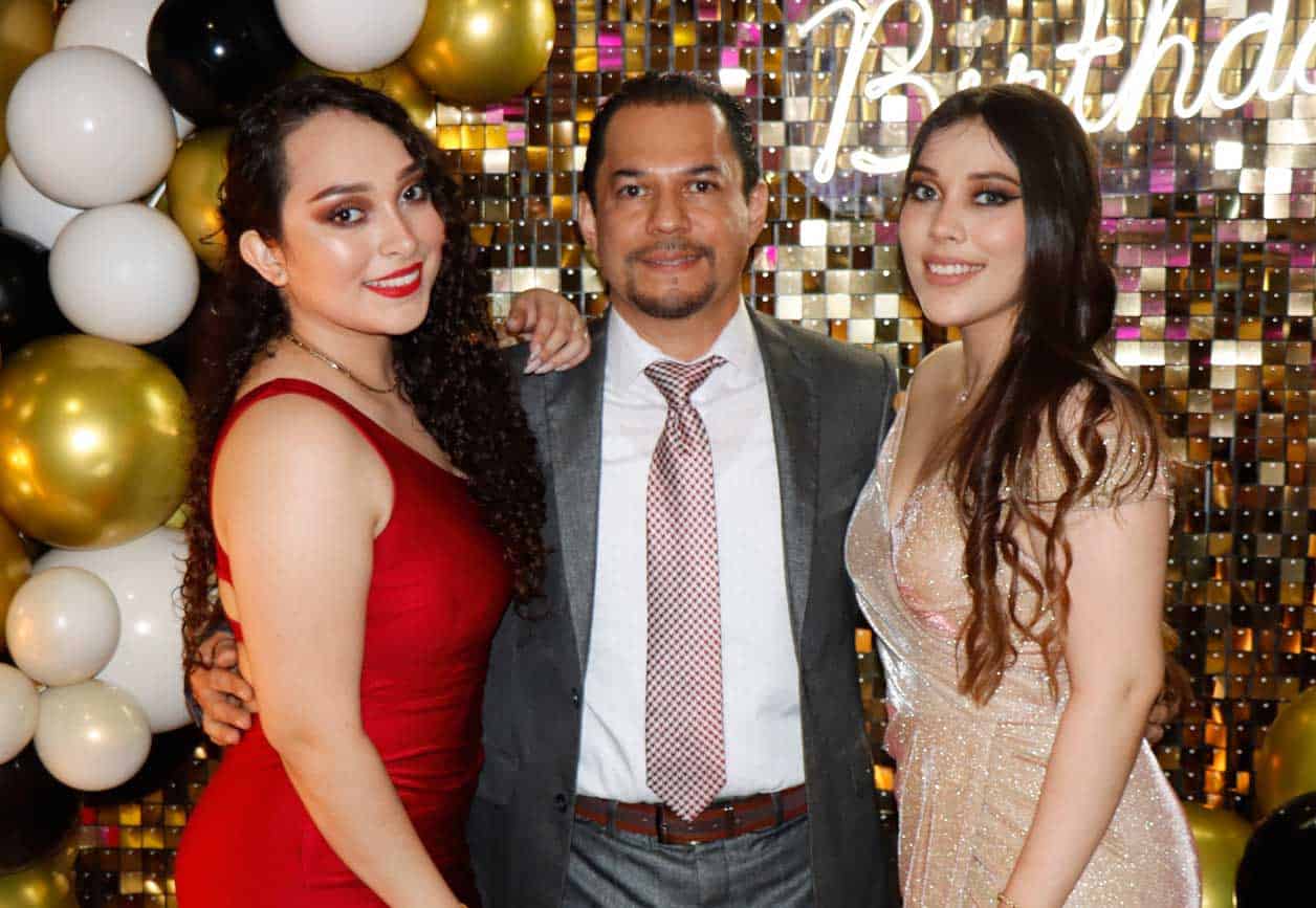 Con sus hijas