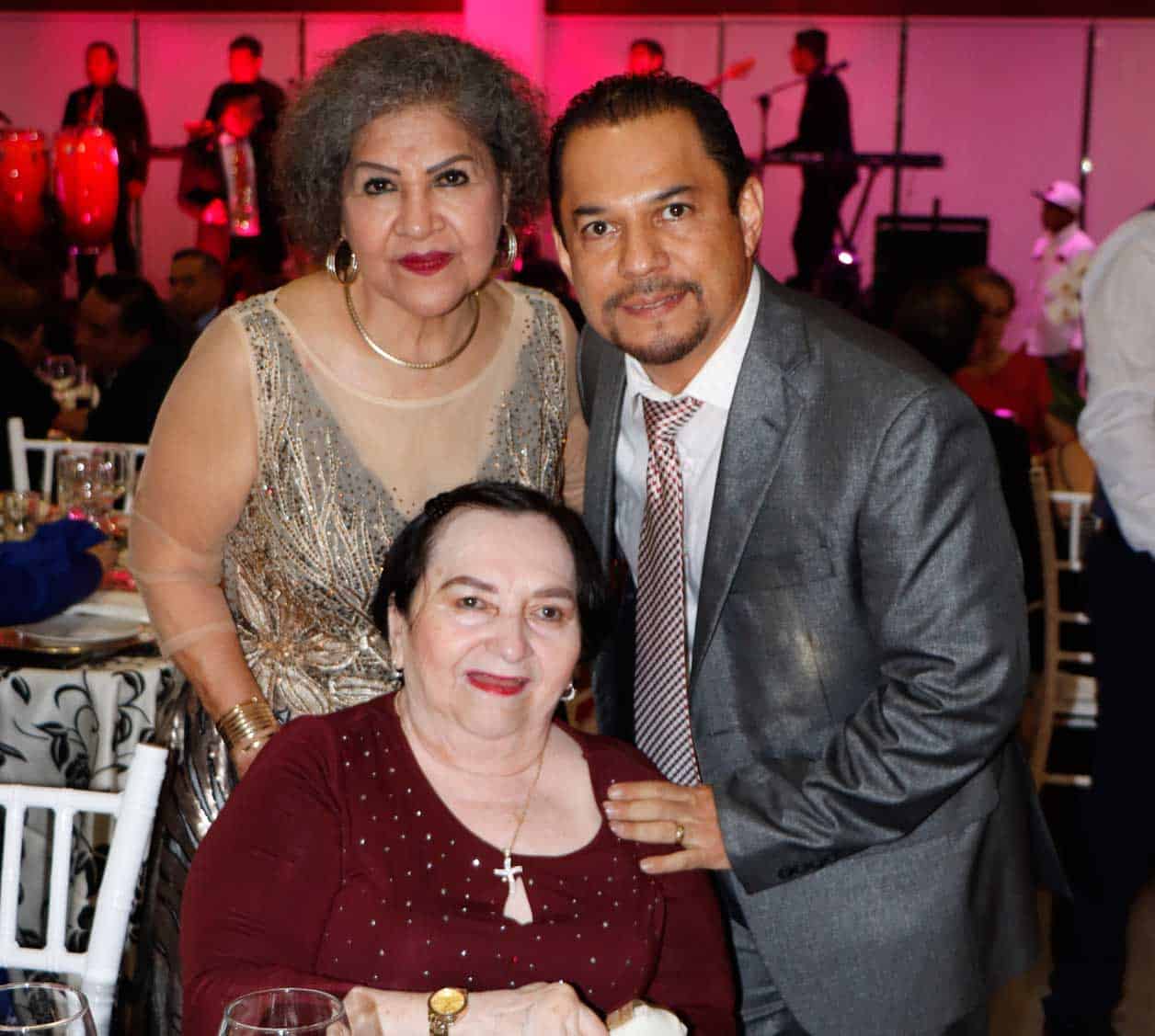 Compartieron amena plática