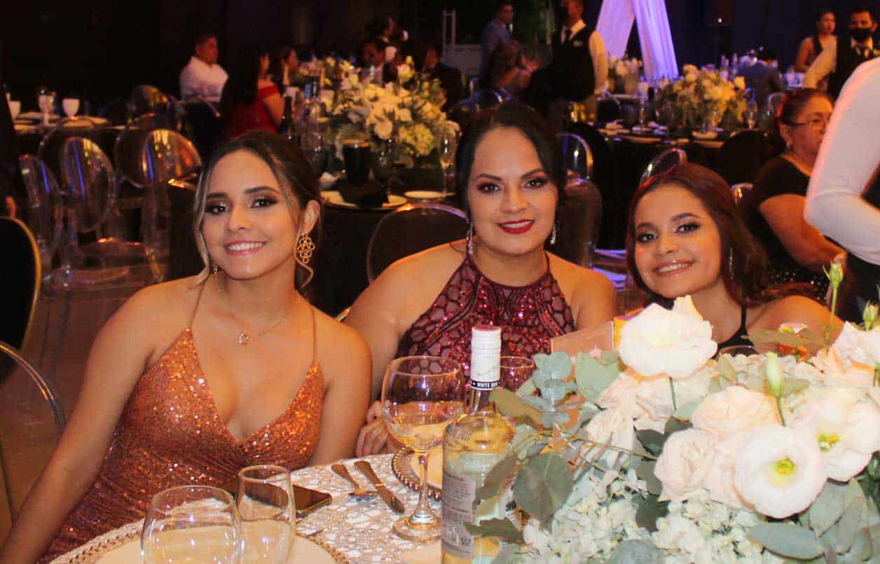 Sophia, Alma y Valeria