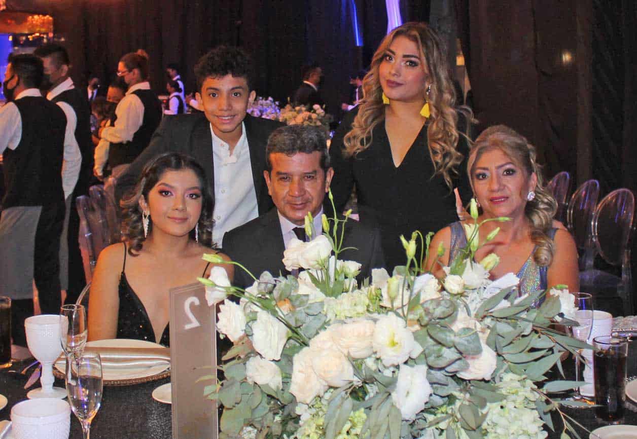 Paula, Diego, Jose´, Valeria y Gloria