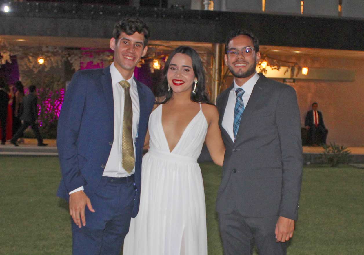 Ignacio, Claudia y Adán