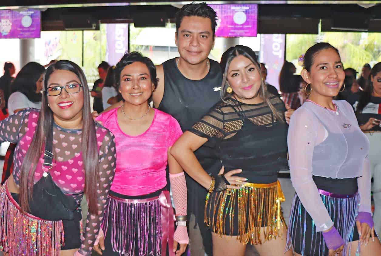 Evelyn, Gaby, Johan, Karla y Maca