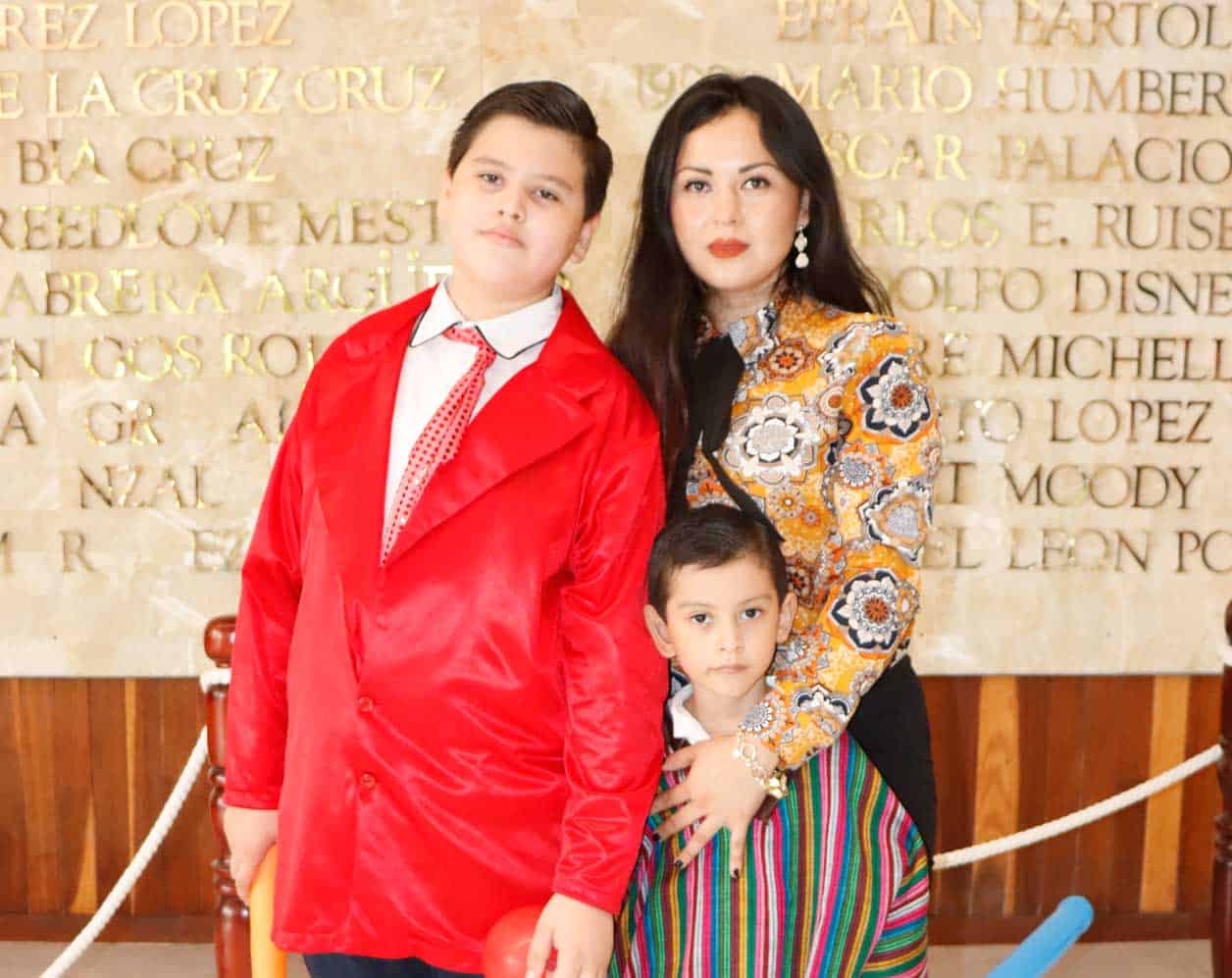 Carolina con sus hijos