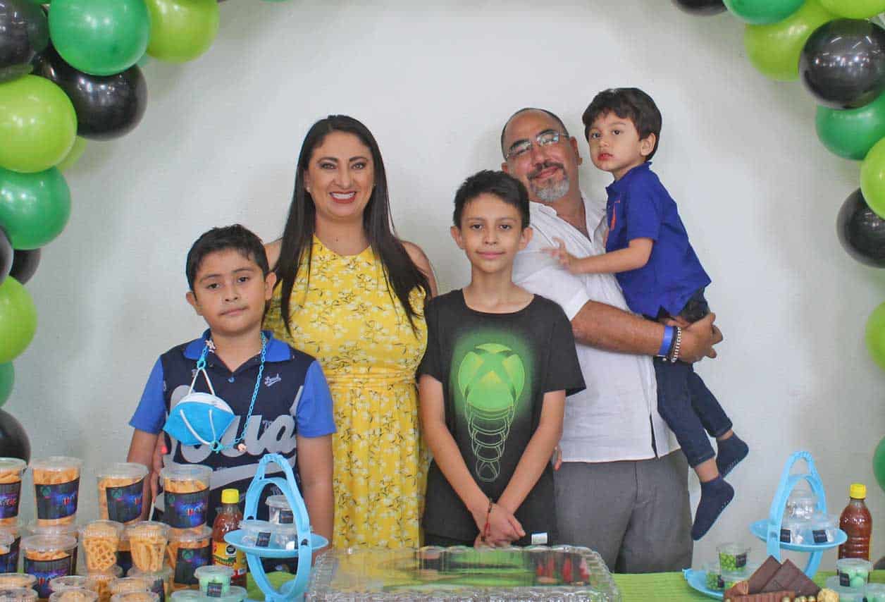 Óscar, Liz, Xavi, Jose´ Carlos y Rommel