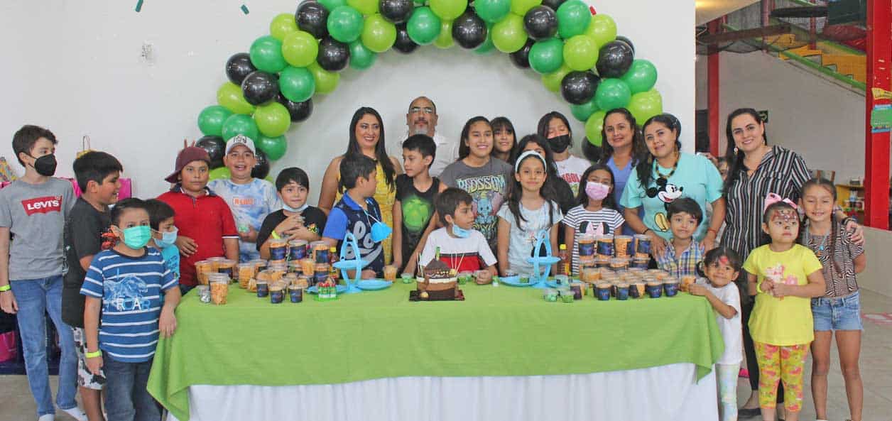 No dudaron en consentir al cumplean~ero